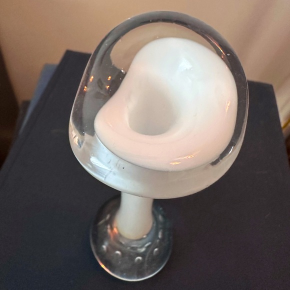 VINTAGE handblown seda style white art glass bud vase - Picture 2 of 6